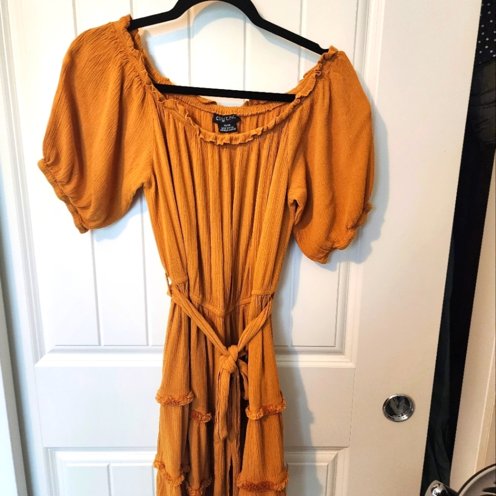 Cute, mustard color fall dress in size Medium.